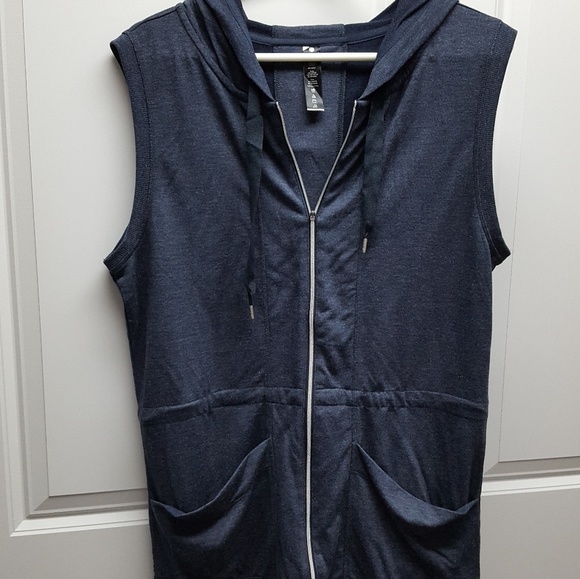yogalicious Tops - Sleeveless yoga cover up